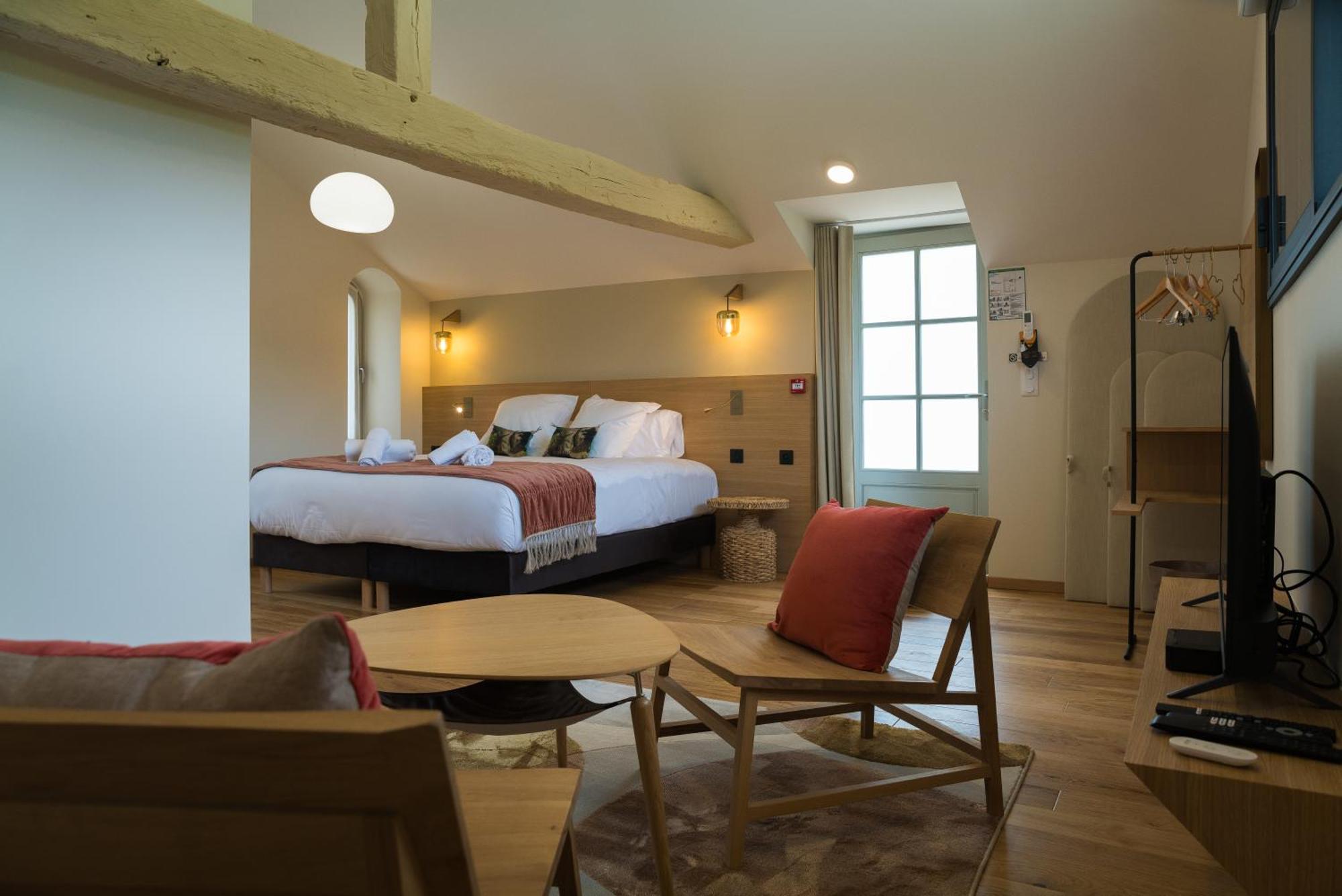 Hotel Domaine De L'Ecorcerie Fontaine-le-Comte Esterno foto