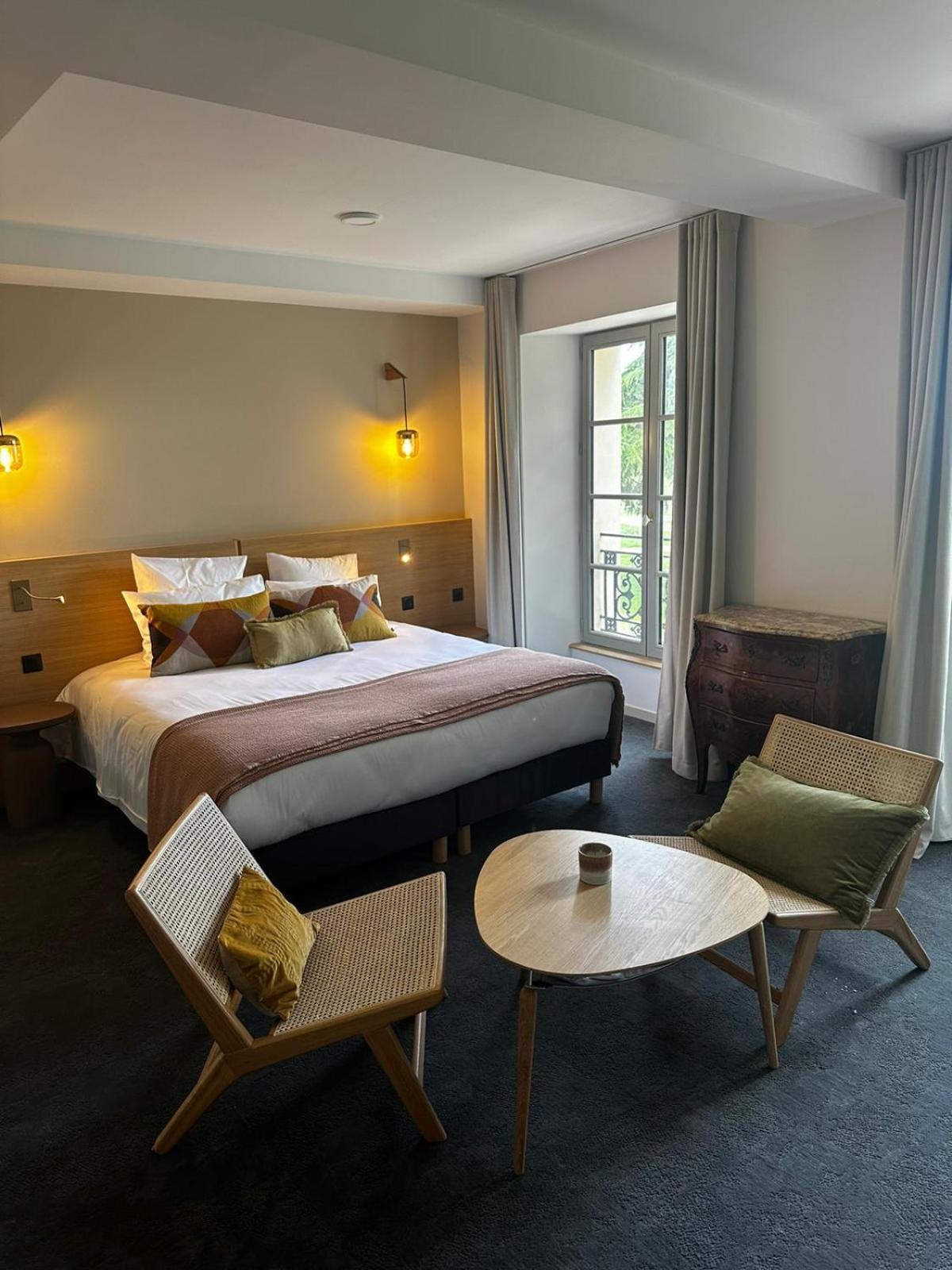 Hotel Domaine De L'Ecorcerie Fontaine-le-Comte Esterno foto