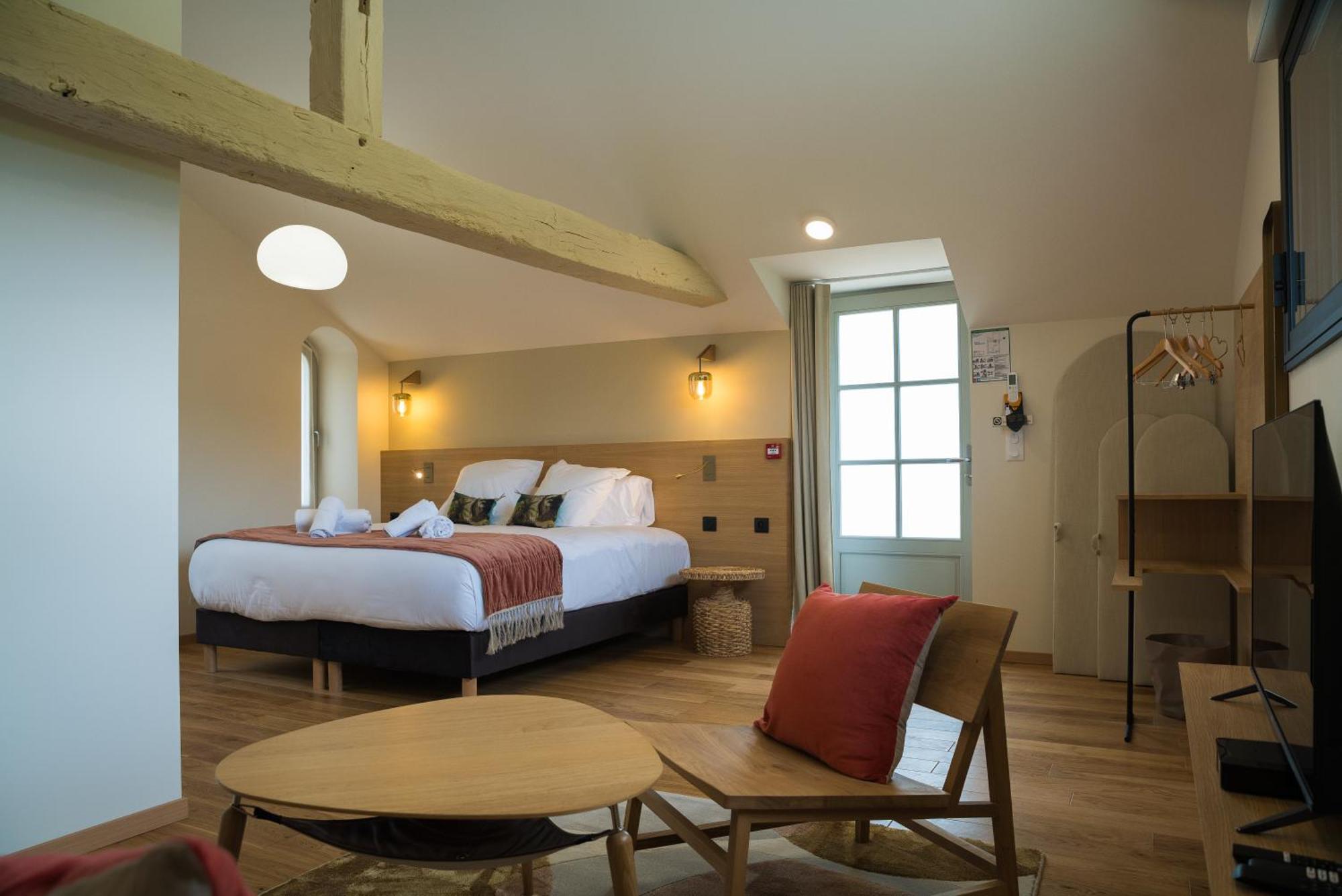 Hotel Domaine De L'Ecorcerie Fontaine-le-Comte Esterno foto